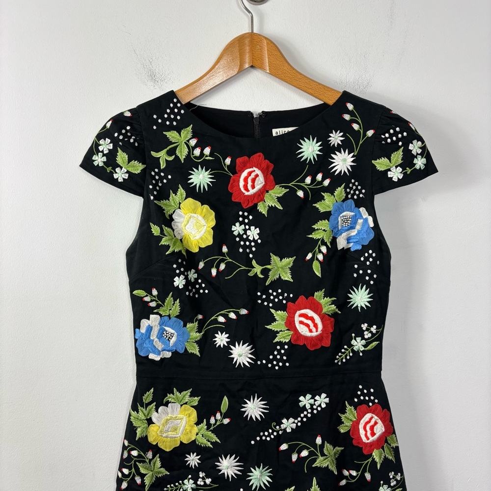 Alice + Olivia "Ellen" Embroidered Floral Dress Womens 2 Cap Sleeve Designer - Picture 4 of 9